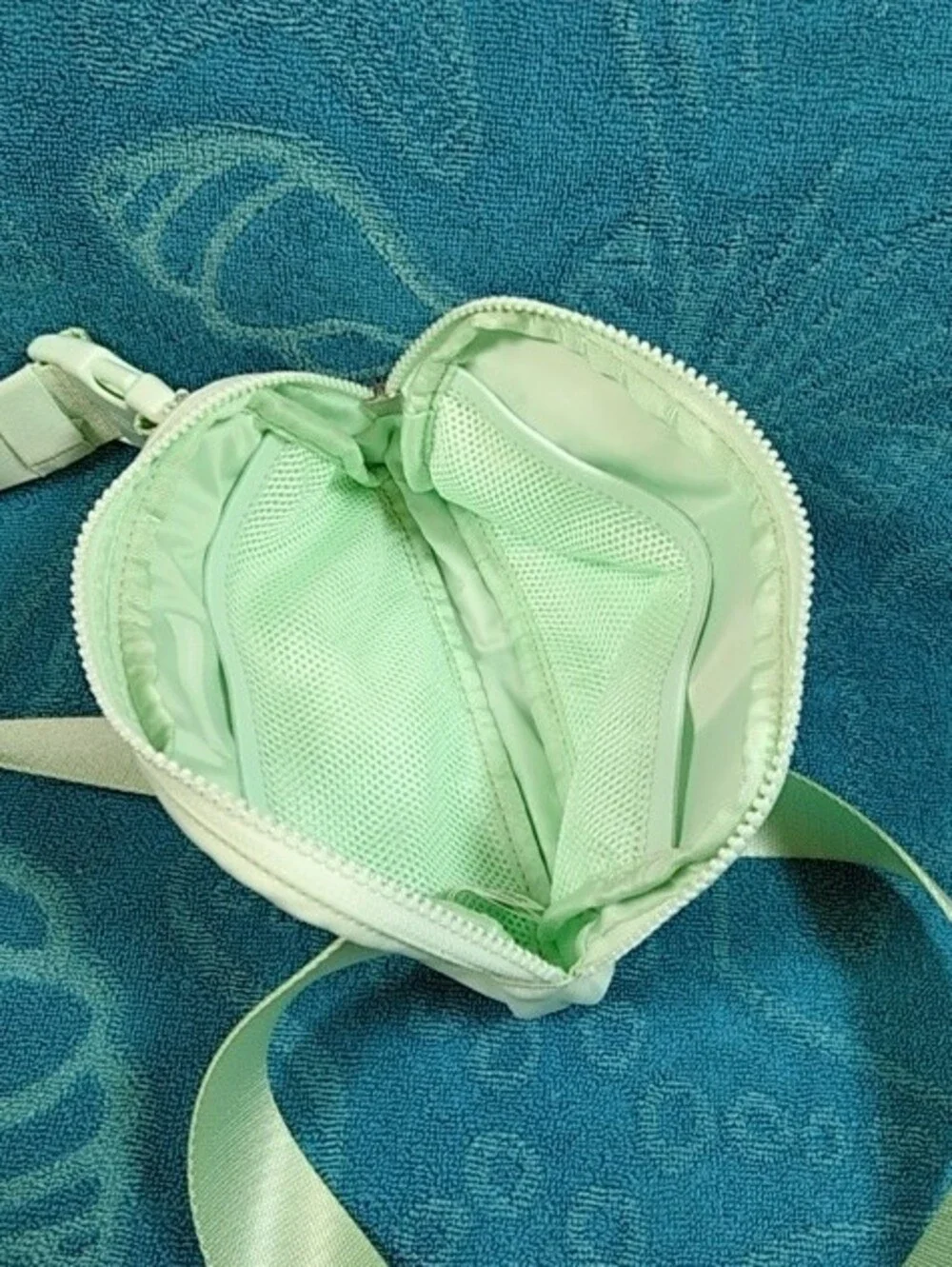 lululemon athletica Mint Green Crossbody/Fanny Pack